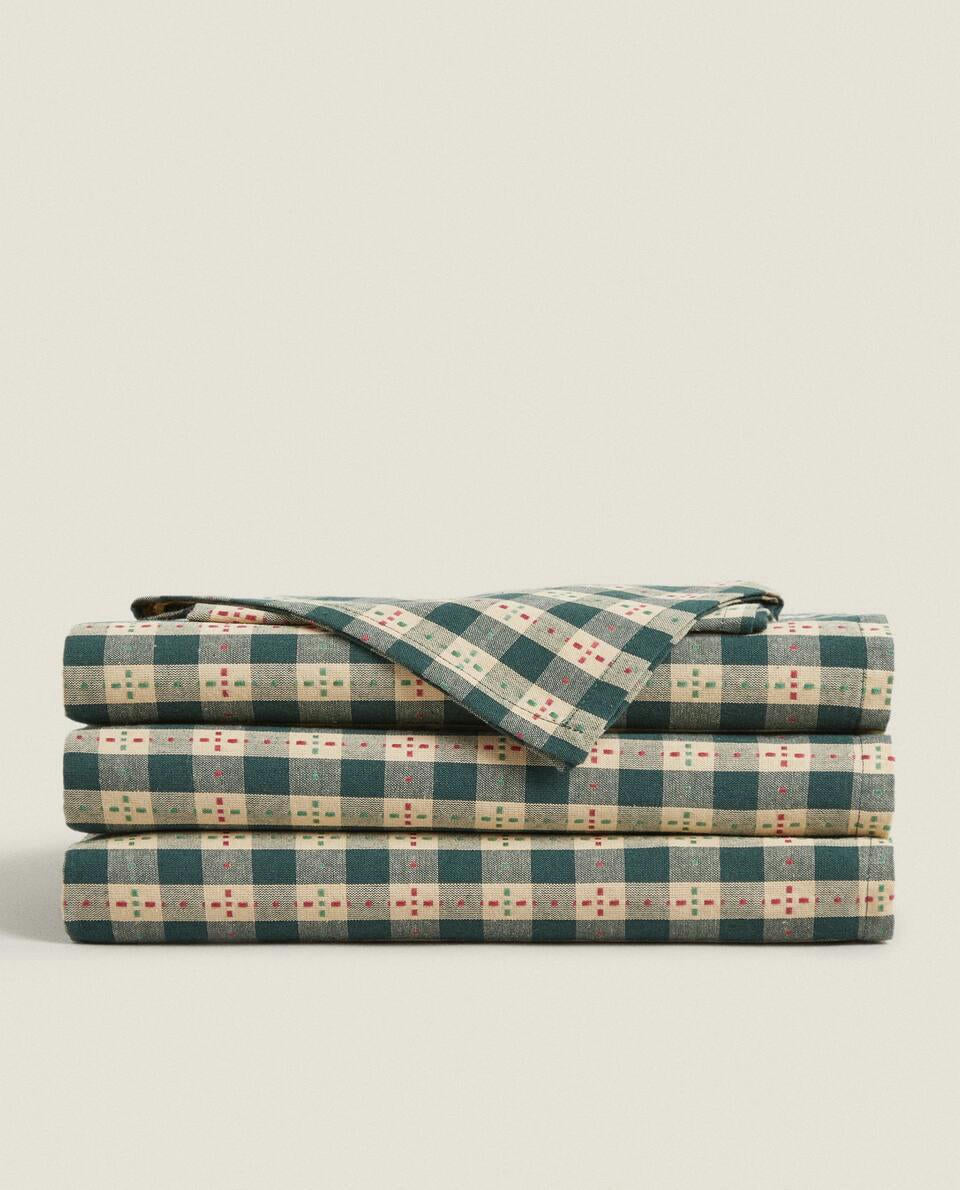 CHRISTMAS CHECK TABLECLOTH