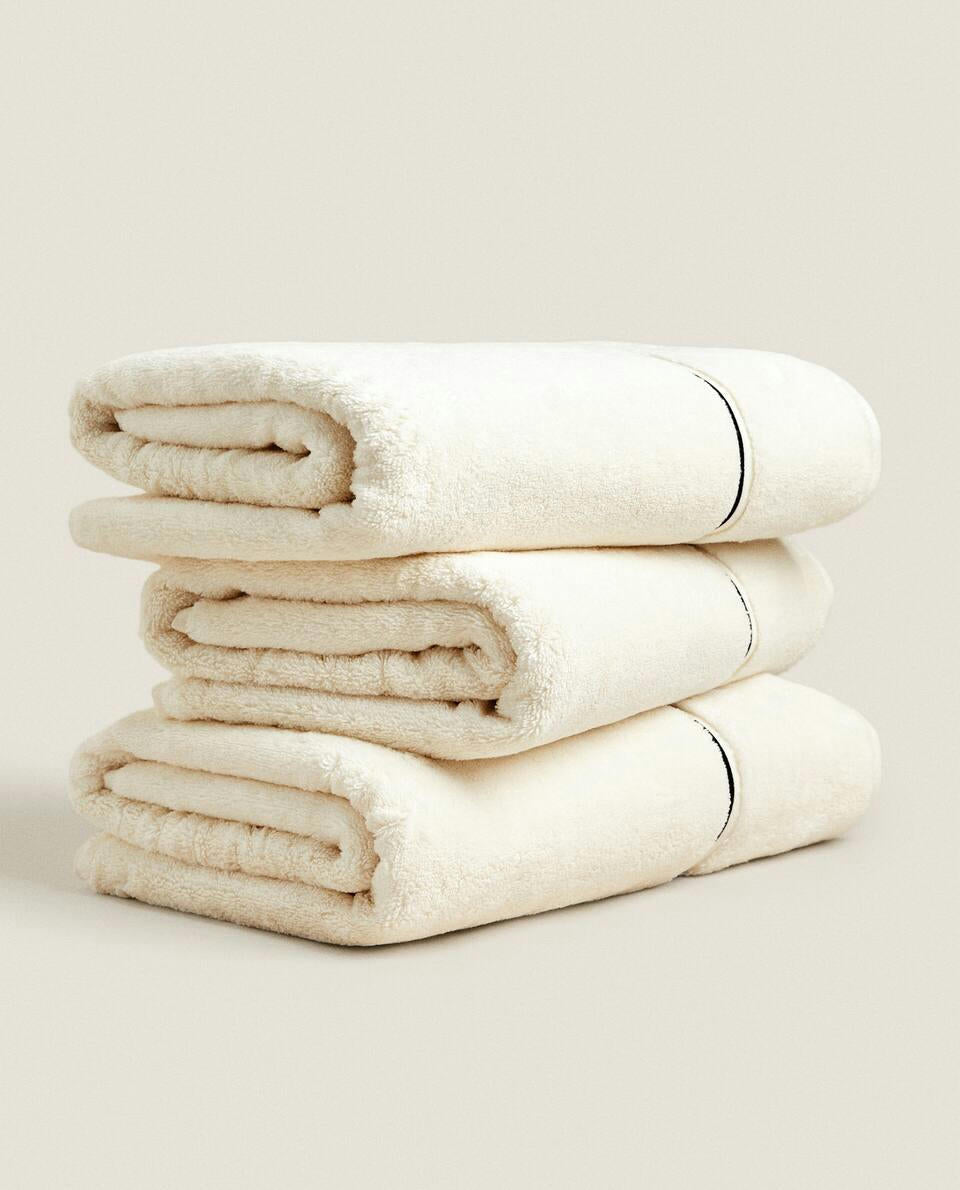 EMBROIDERED SCALLOPED EDGE TOWEL