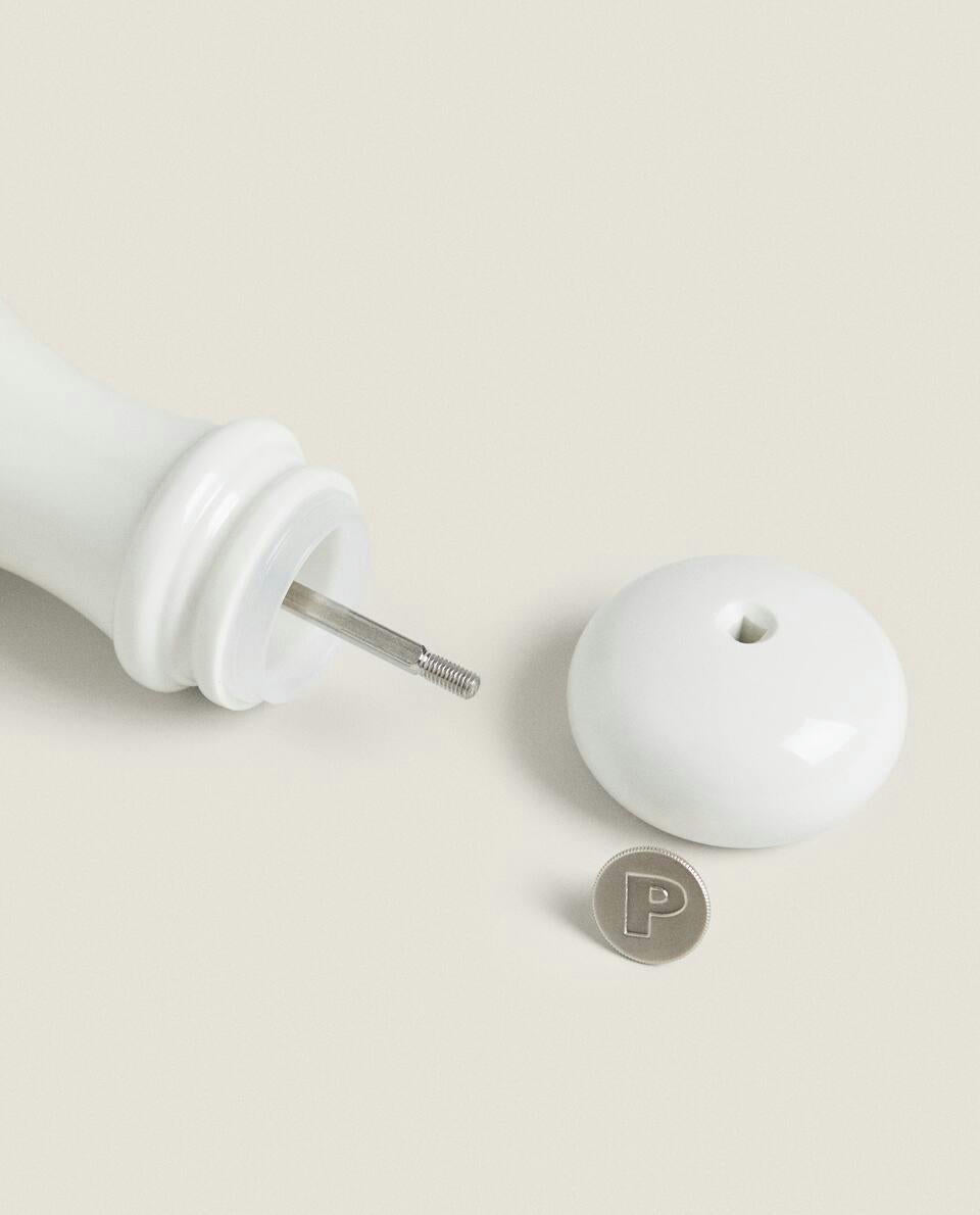 LE CREUSET LACQUERED PEPPER GRINDER