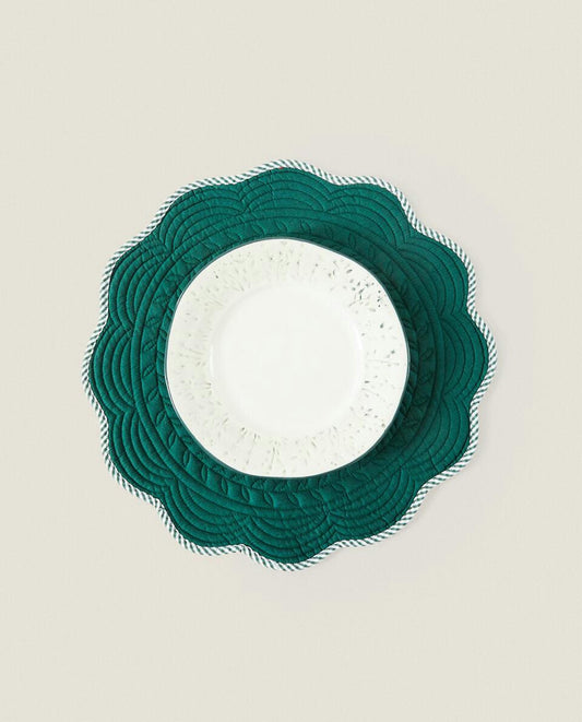 SCALLOPED COTTON CHRISTMAS PLACEMAT