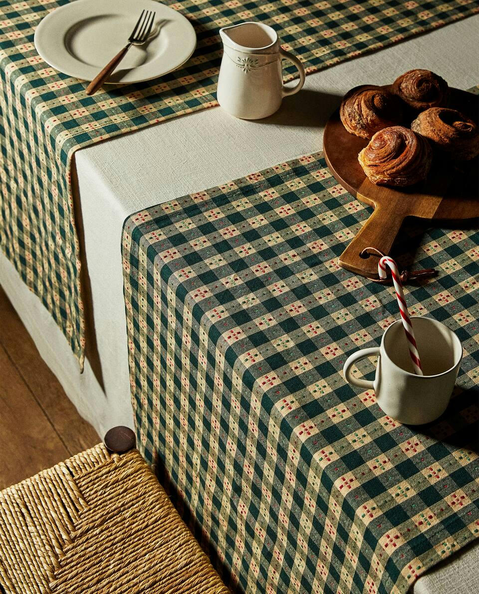 CHRISTMAS CHECK TABLE RUNNER
