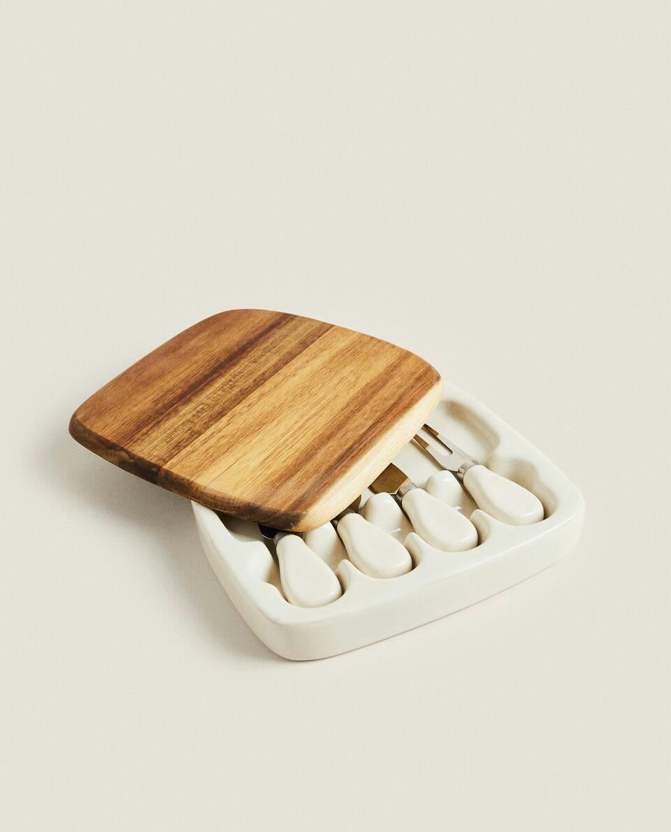 BOX OF CHEESE KNIVES