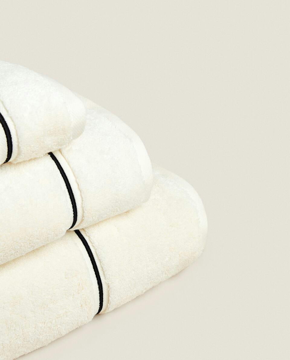EMBROIDERED SCALLOPED EDGE TOWEL
