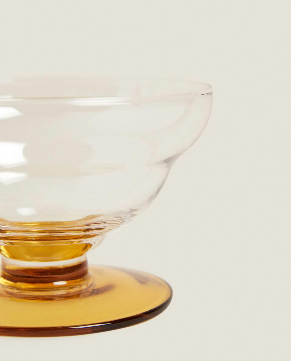 ICE-CREAM CUP WITH A COLOURED BASE