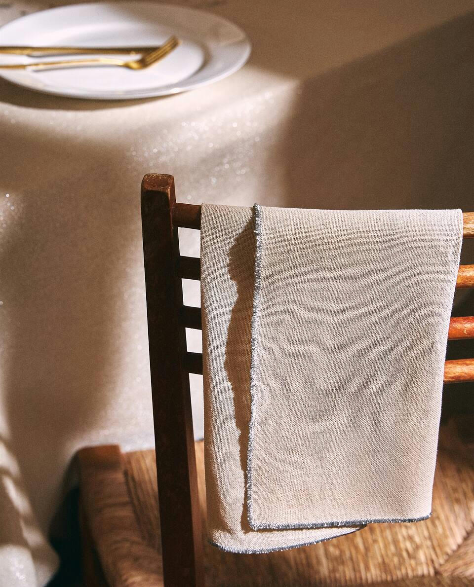 PACK OF GLITTERY COTTON CHRISTMAS NAPKINS (PACK OF 2)