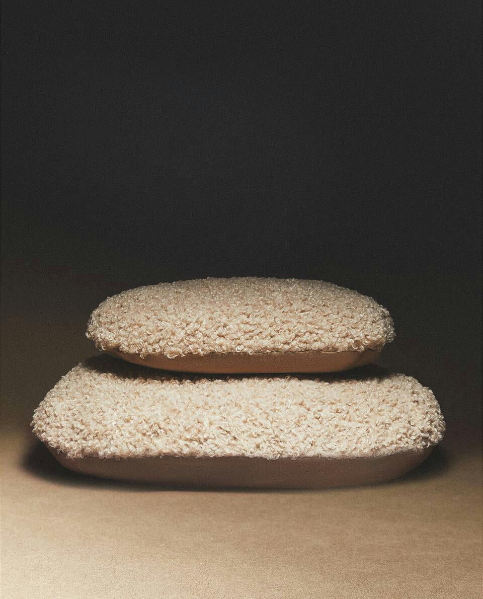 FUZZY OVAL PET CUSHION
