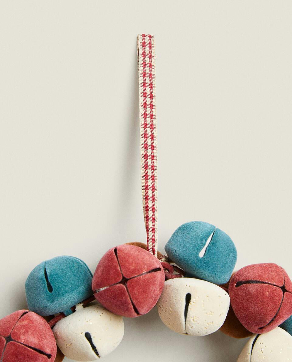 DECORATIVE CHRISTMAS WREATH WITH SLEIGH BELLS