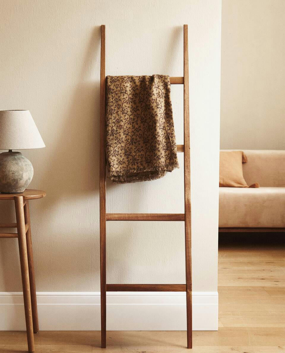 ACACIA TOWEL RACK