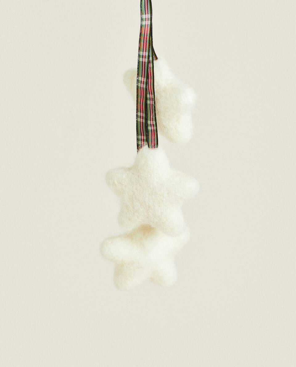 FELT CHRISTMAS DECORATION WITH TARTAN STARS