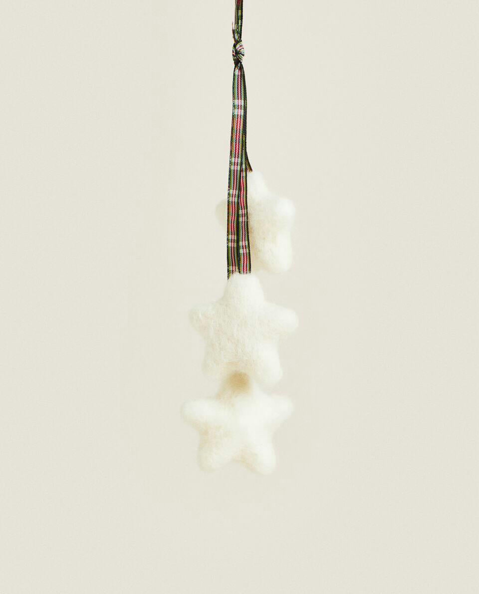 FELT CHRISTMAS DECORATION WITH TARTAN STARS