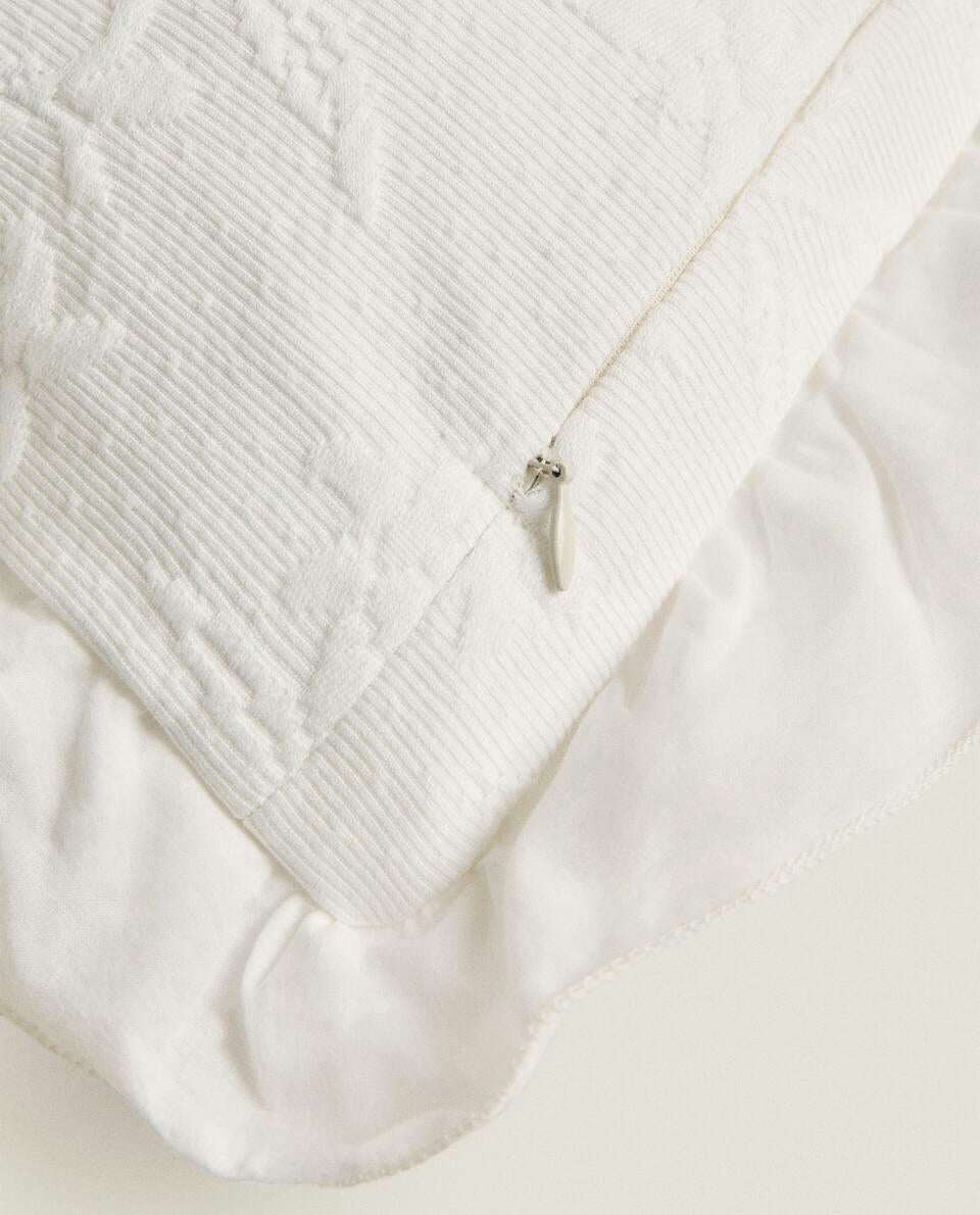 RUFFLE CUSHION COVER