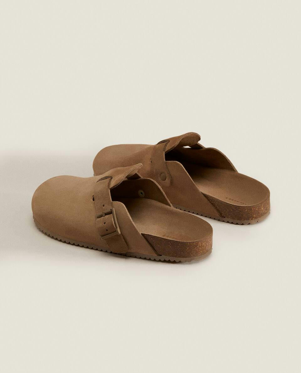 LEATHER CLOGS WITH BUCKLE