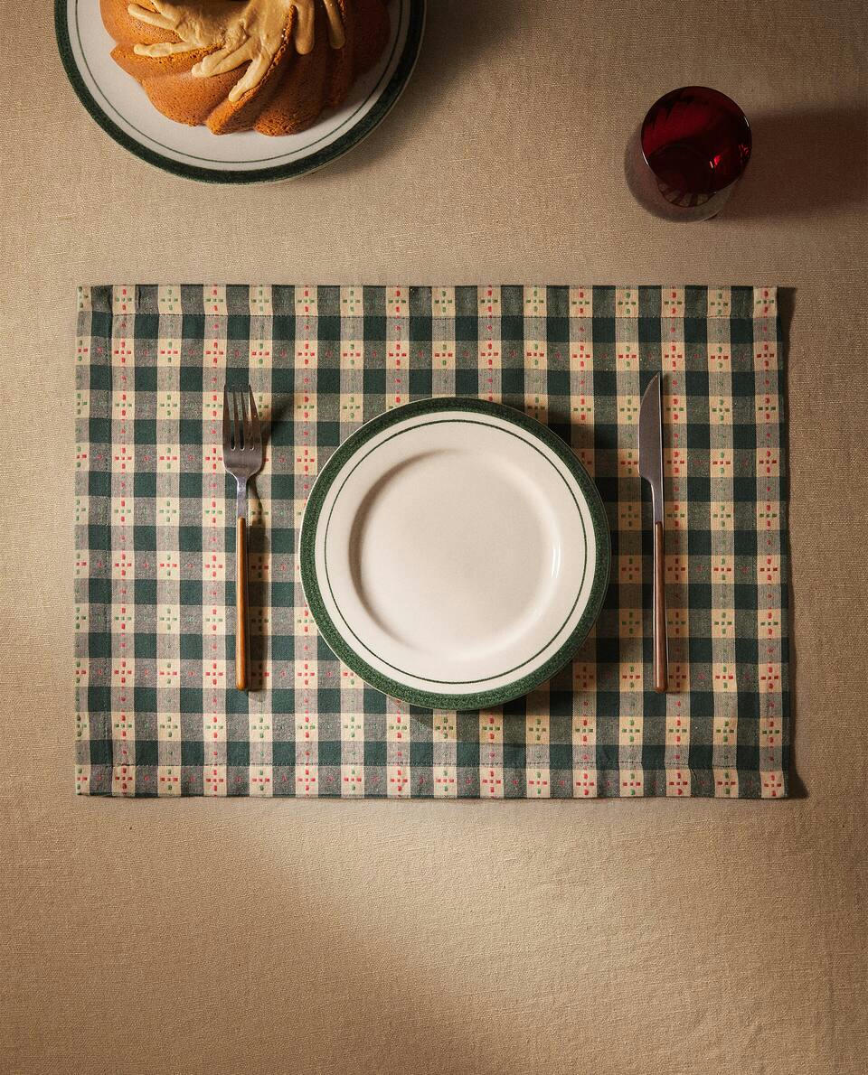 PACK OF CHECK CHRISTMAS PLACEMATS (PACK OF 2)