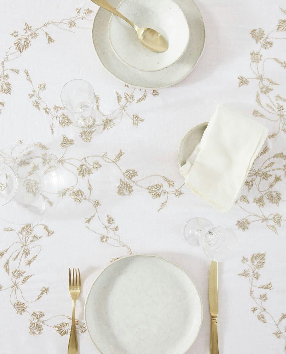 EMBROIDERED LINEN CHRISTMAS TABLECLOTH