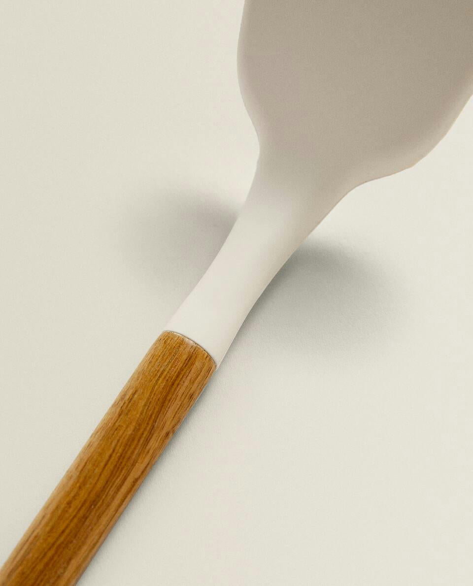 SILICONE AND WOODEN SPATULA