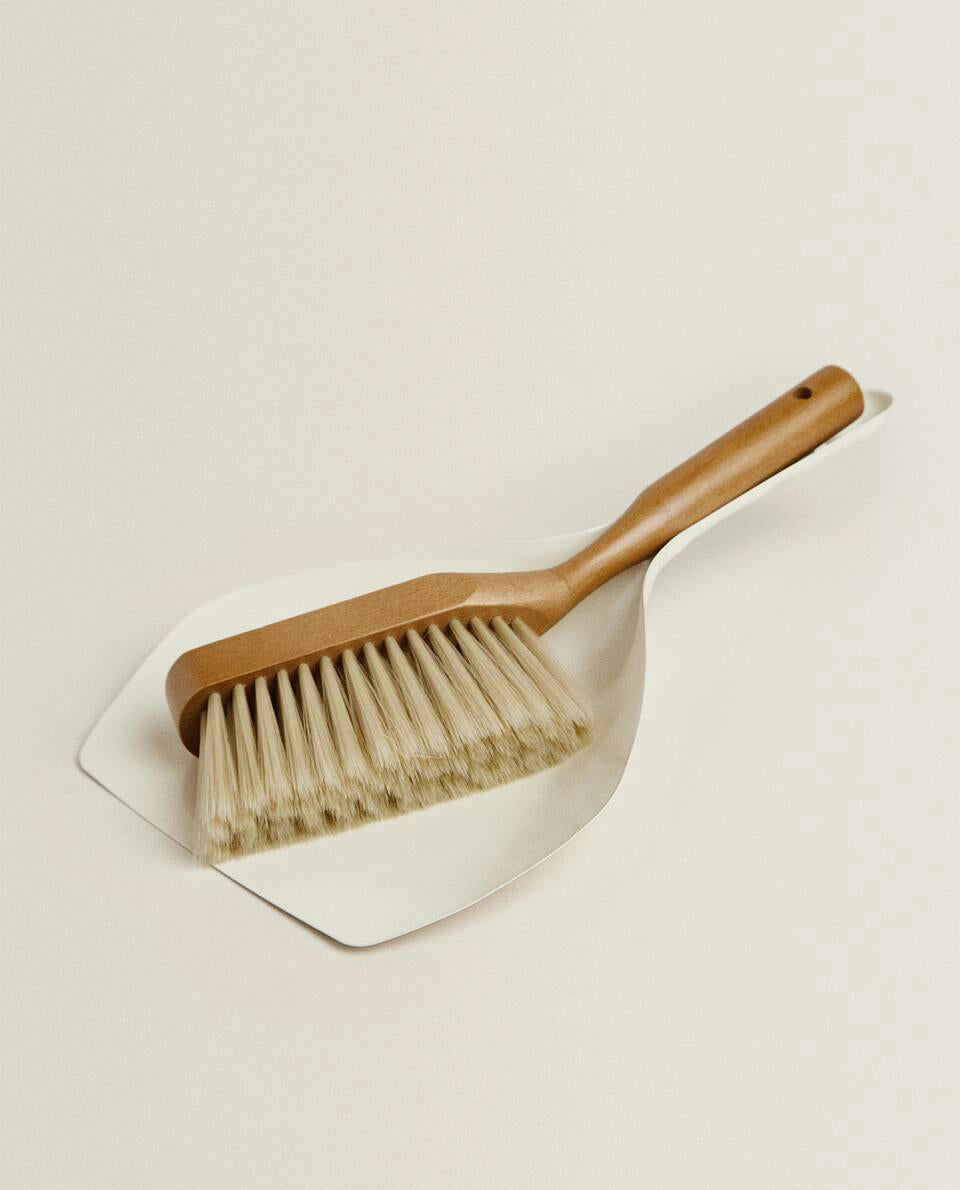 DUSTPAN AND BRUSH SET