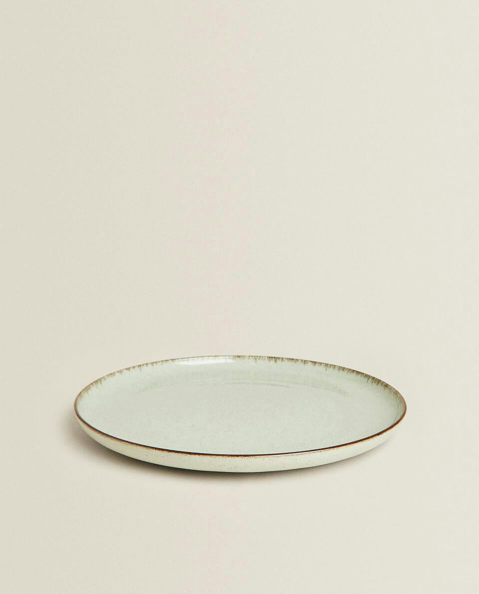 PORCELAIN TABLEWARE WITH ANTIQUE FINISH RIM