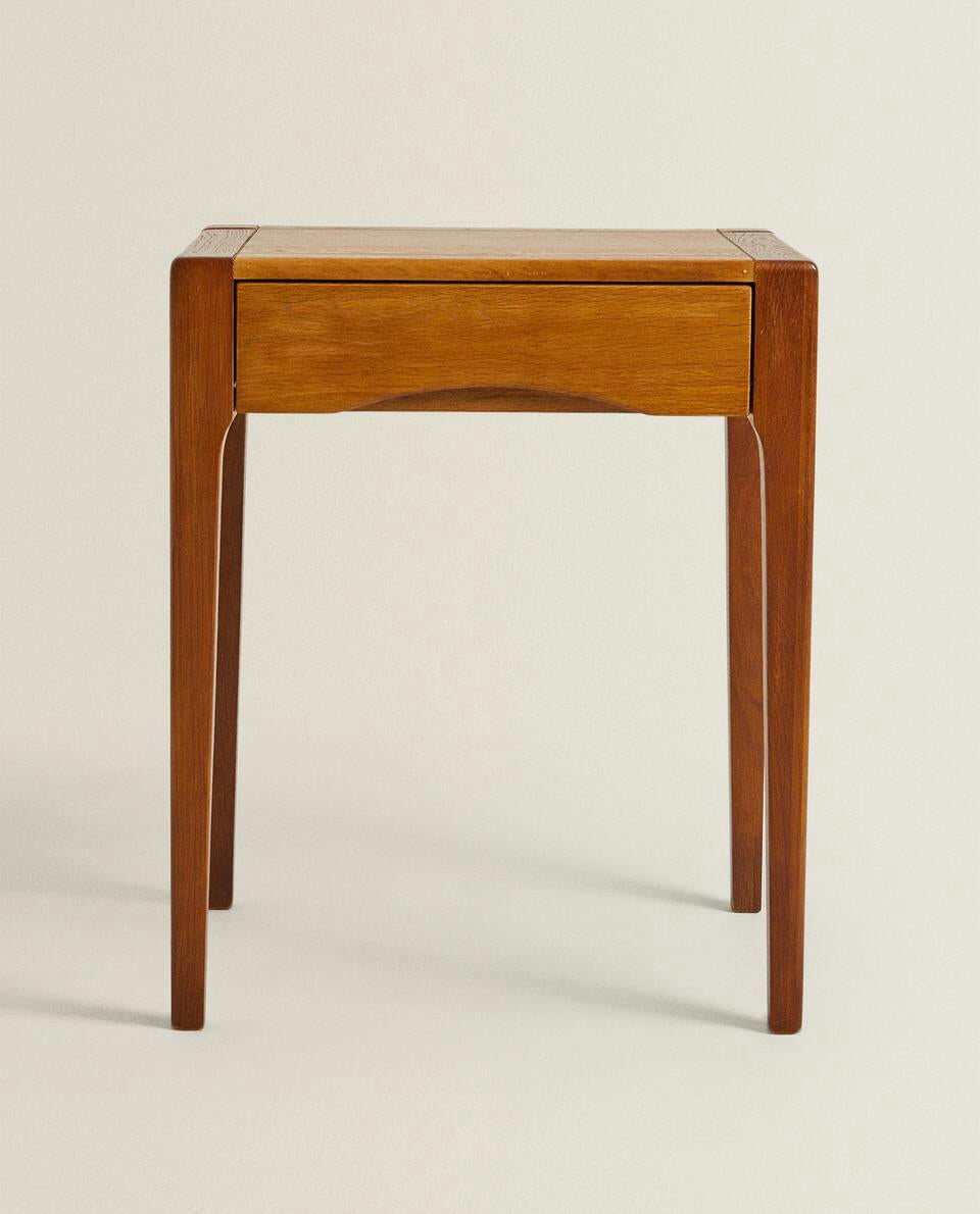 OAK BEDSIDE TABLE WITH DRAWER