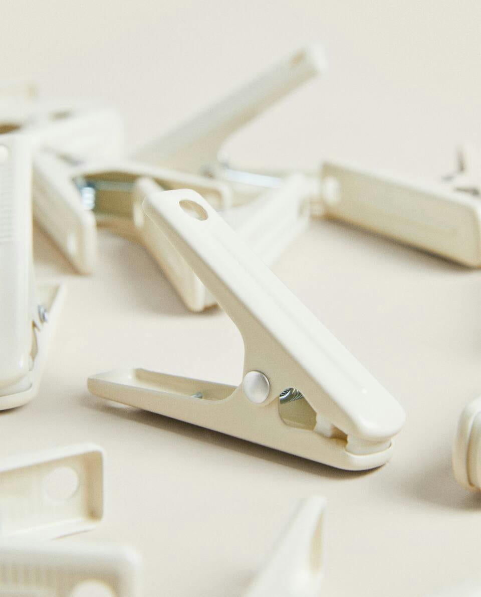 CLOTHES PEGS (PACK OF 20)