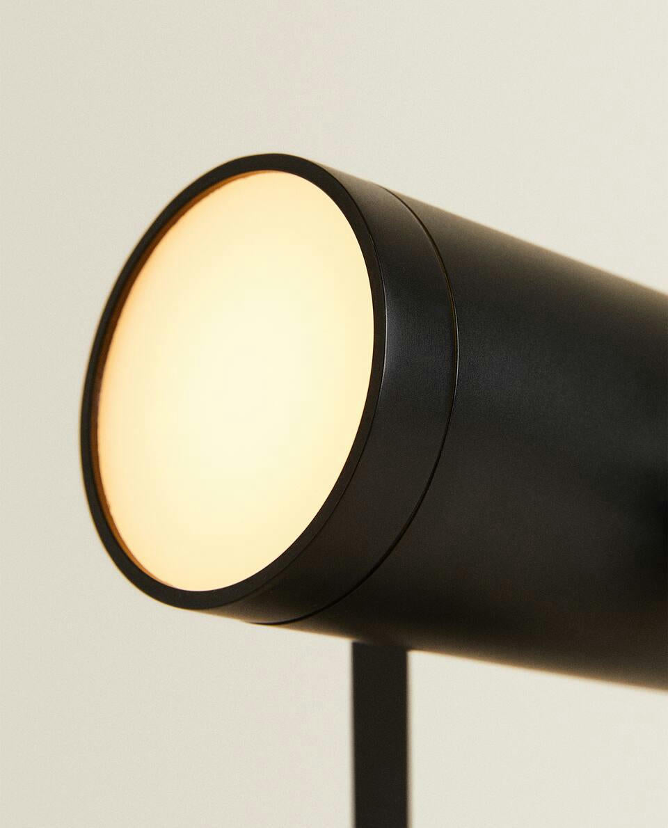 USB RECHARGEABLE SPOTLIGHT