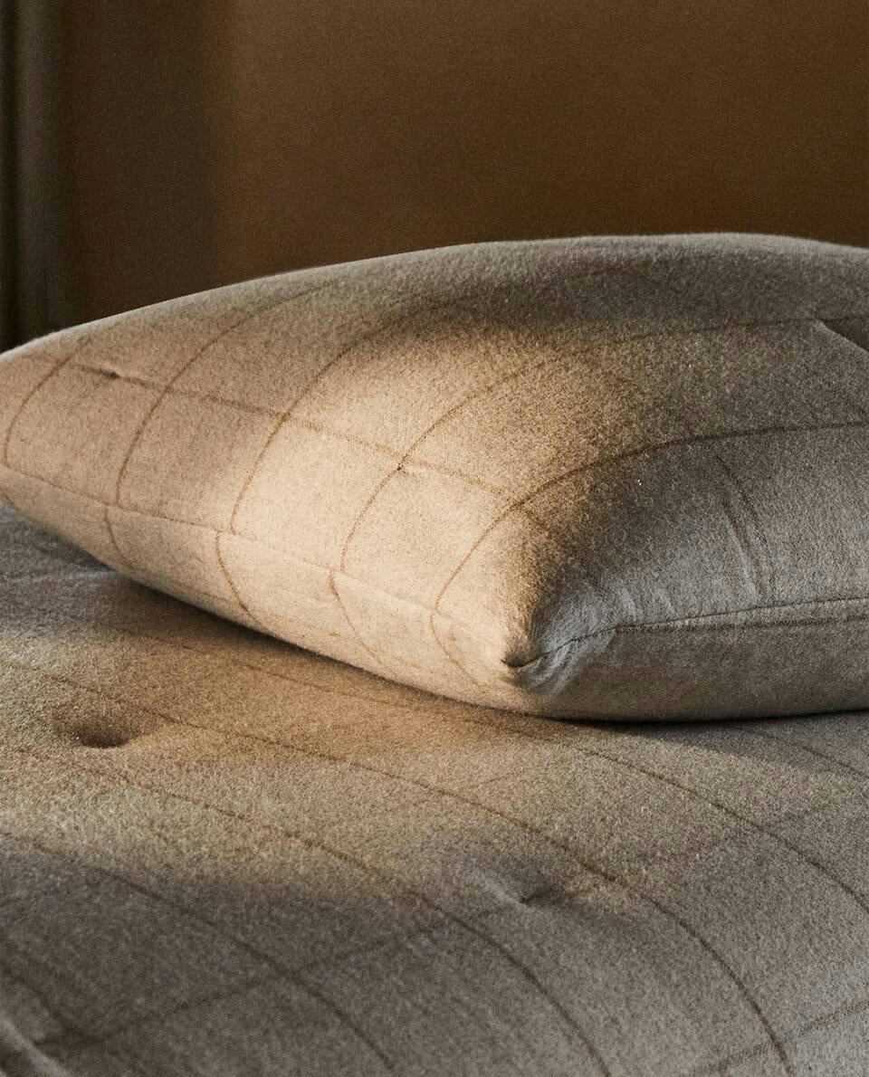 FLANNEL CUSHION COVER
