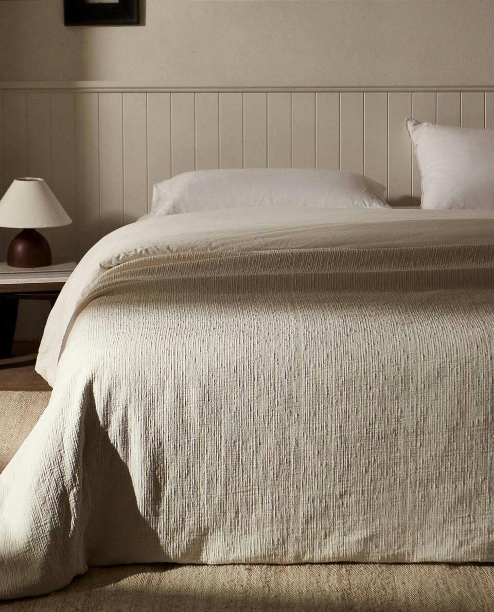 DUVET COVER WITH RAISED BEDSPREAD EFFECT