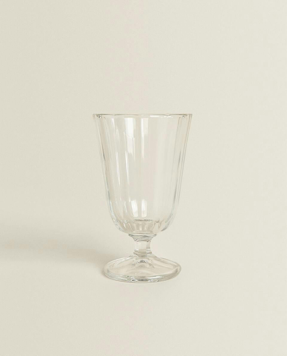 RAISED FACETED WINE GLASS
