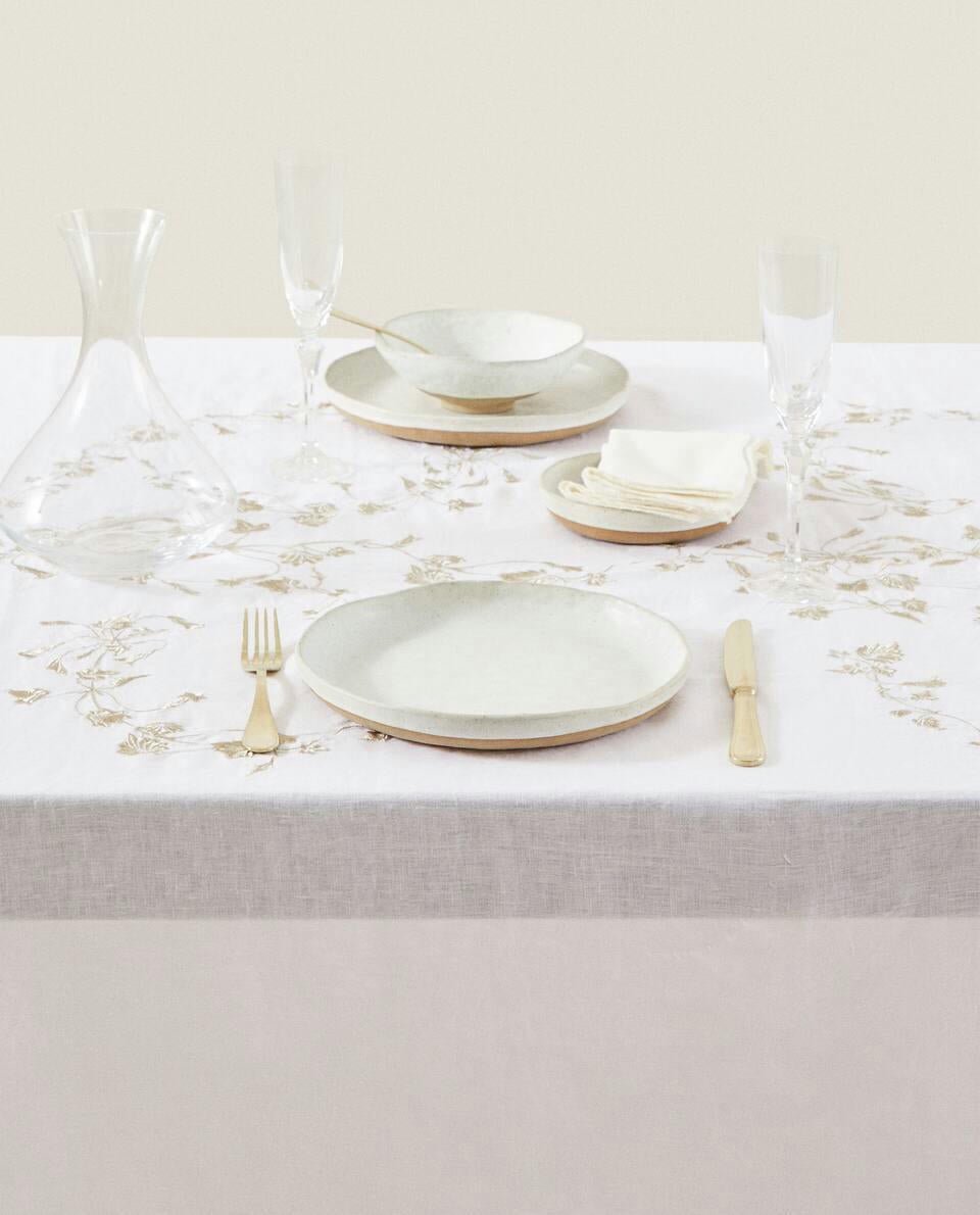 EMBROIDERED LINEN CHRISTMAS TABLECLOTH