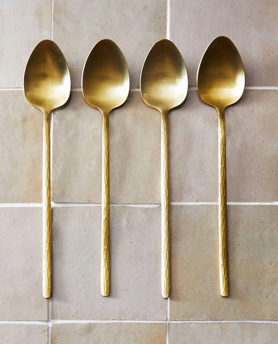 BOX OF 4 SPOONS WITH HAMMERED HANDLE