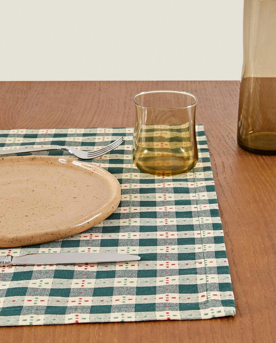 PACK OF CHECK CHRISTMAS PLACEMATS (PACK OF 2)