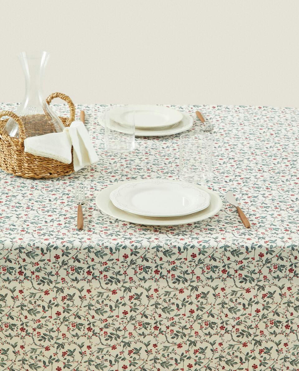 COTTON CHRISTMAS VINE TABLECLOTH