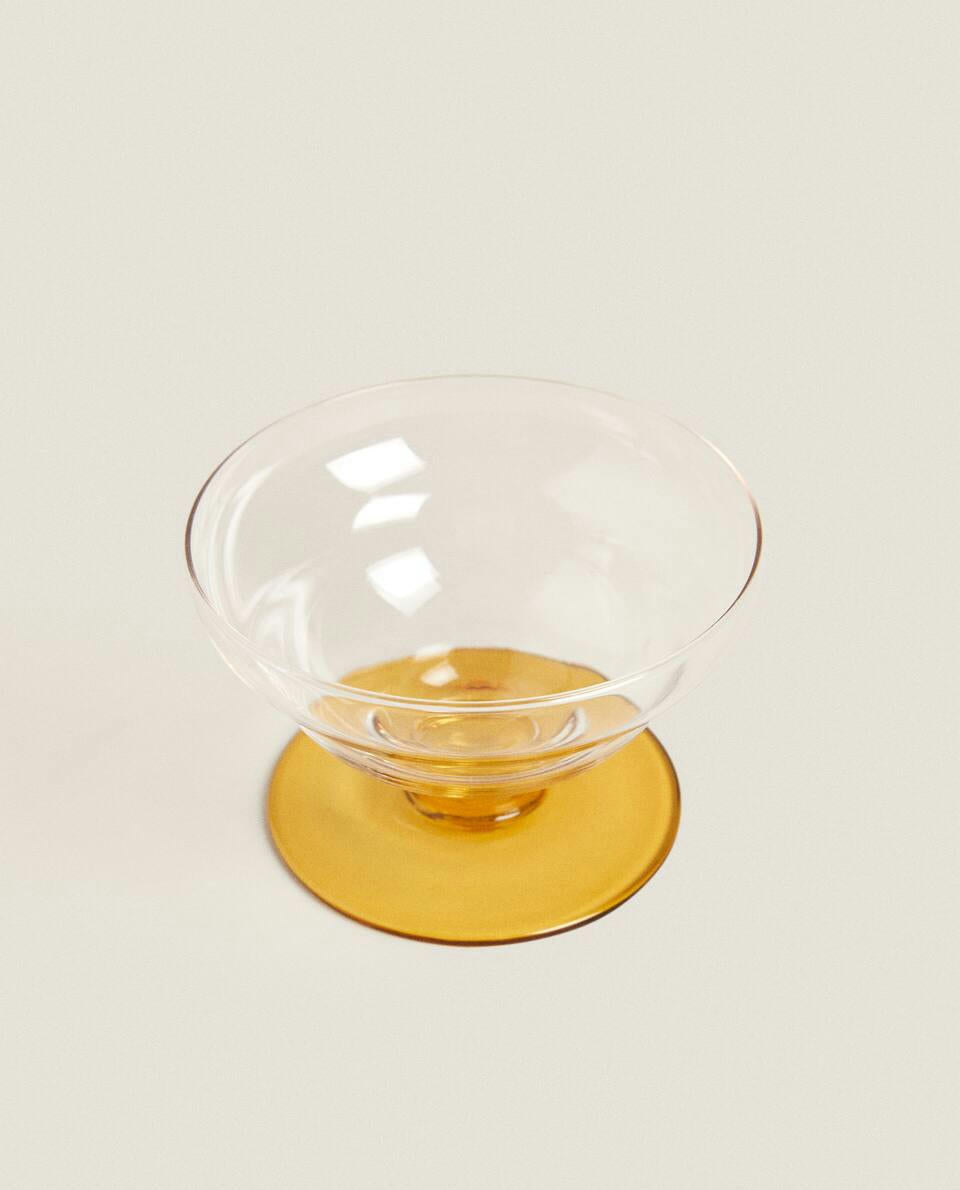 ICE-CREAM CUP WITH A COLOURED BASE