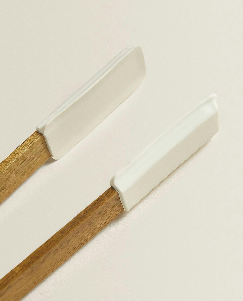 SILICONE AND WOODEN TONGS