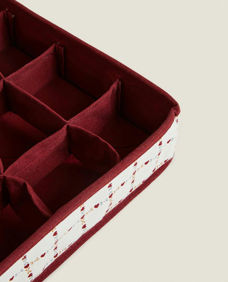 CHRISTMAS STORAGE BOX WITH HEARTS