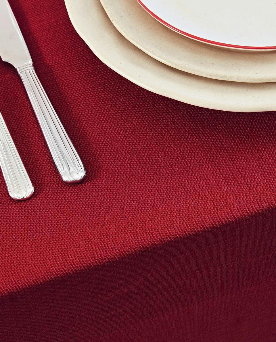 HEMSTITCHED CHRISTMAS TABLECLOTH