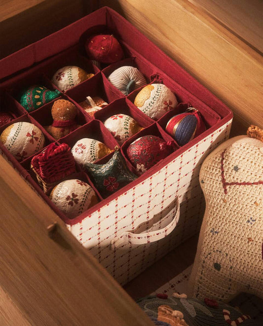 CHRISTMAS STORAGE BOX WITH HEARTS