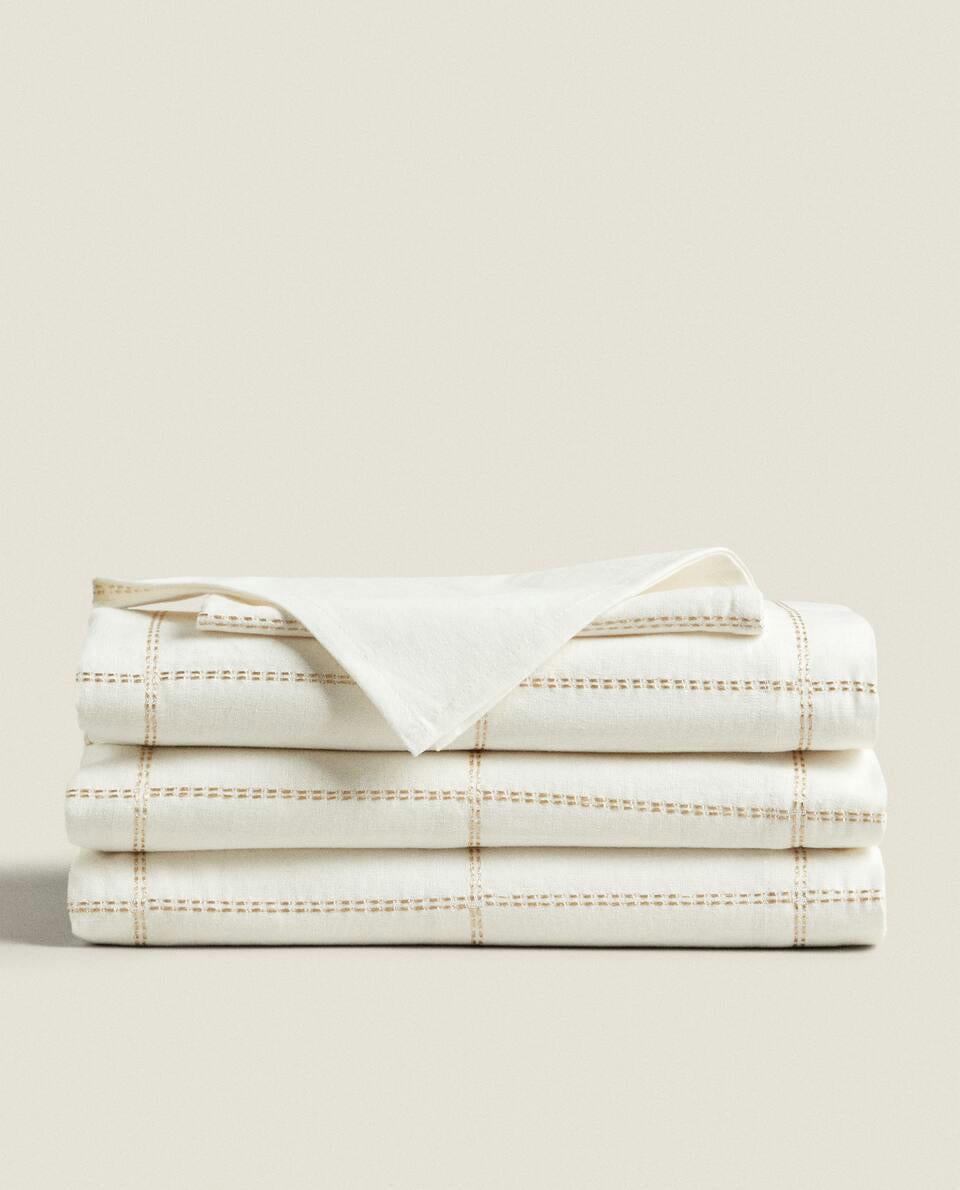 CHRISTMAS CHAIN LINEN TABLECLOTH