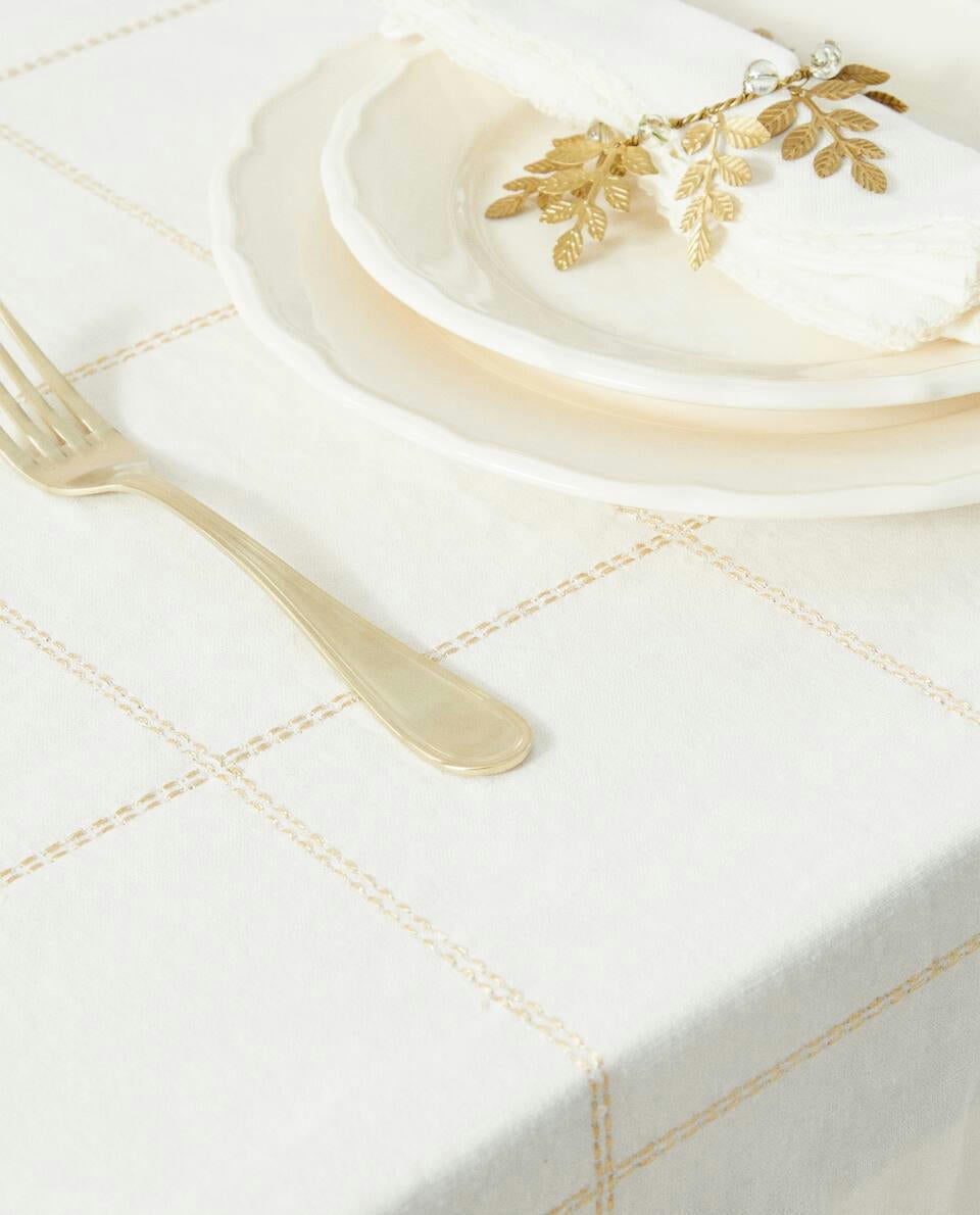 CHRISTMAS CHAIN LINEN TABLECLOTH