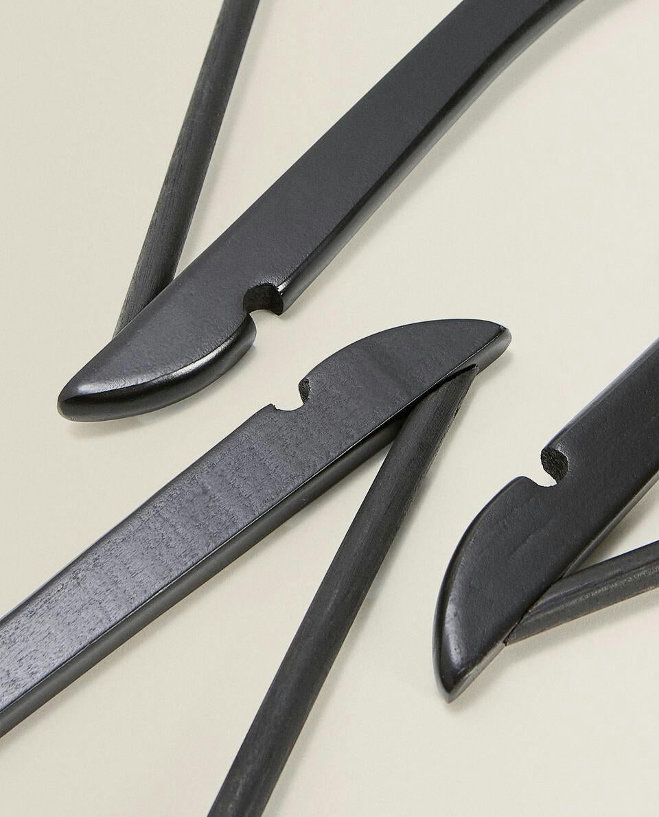LACQUERED WOODEN HANGER (SET OF 3)
