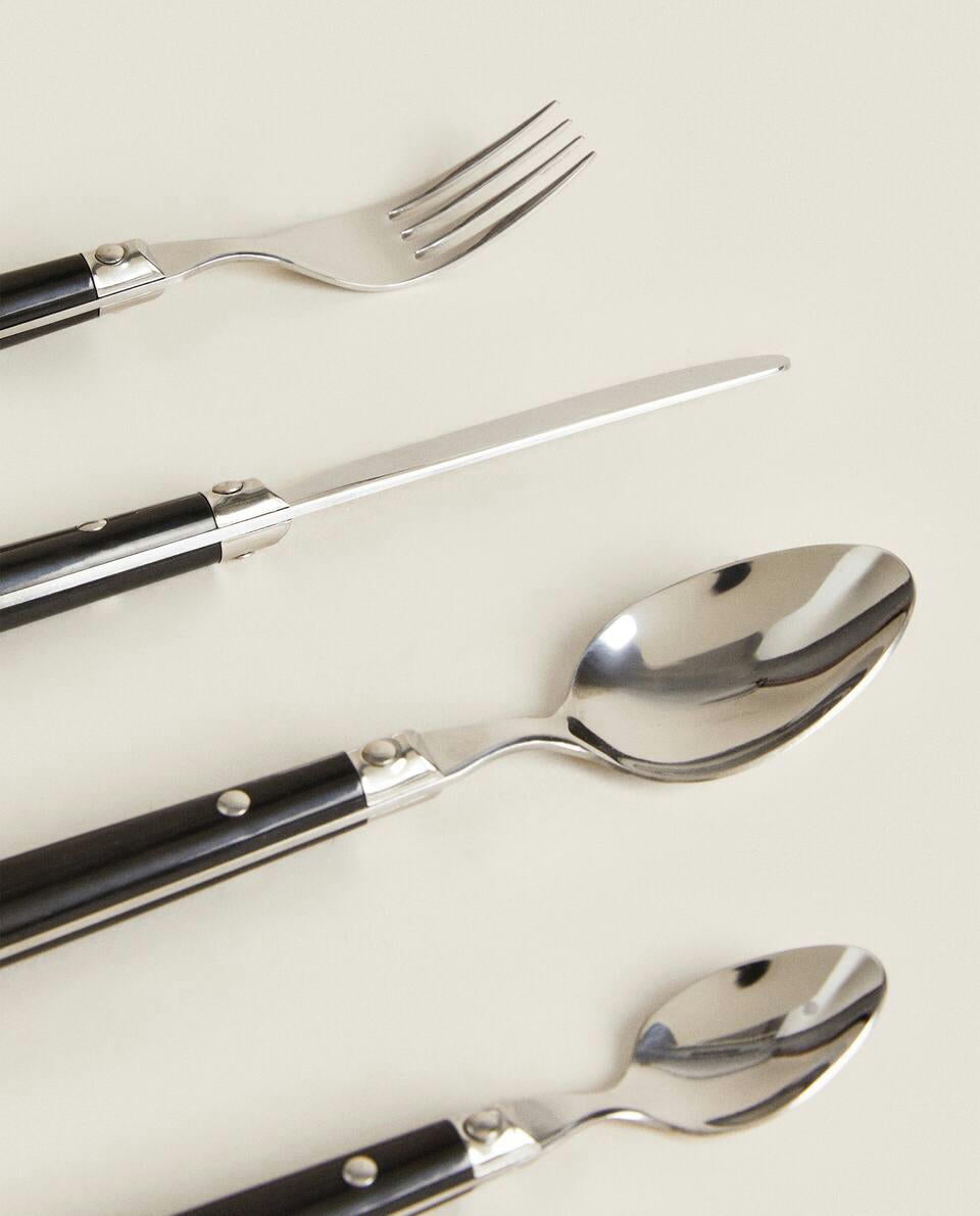 BLACK CUTLERY SET (4 PIECES)