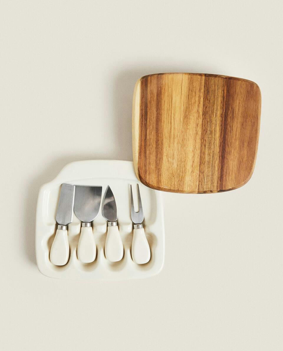 BOX OF CHEESE KNIVES