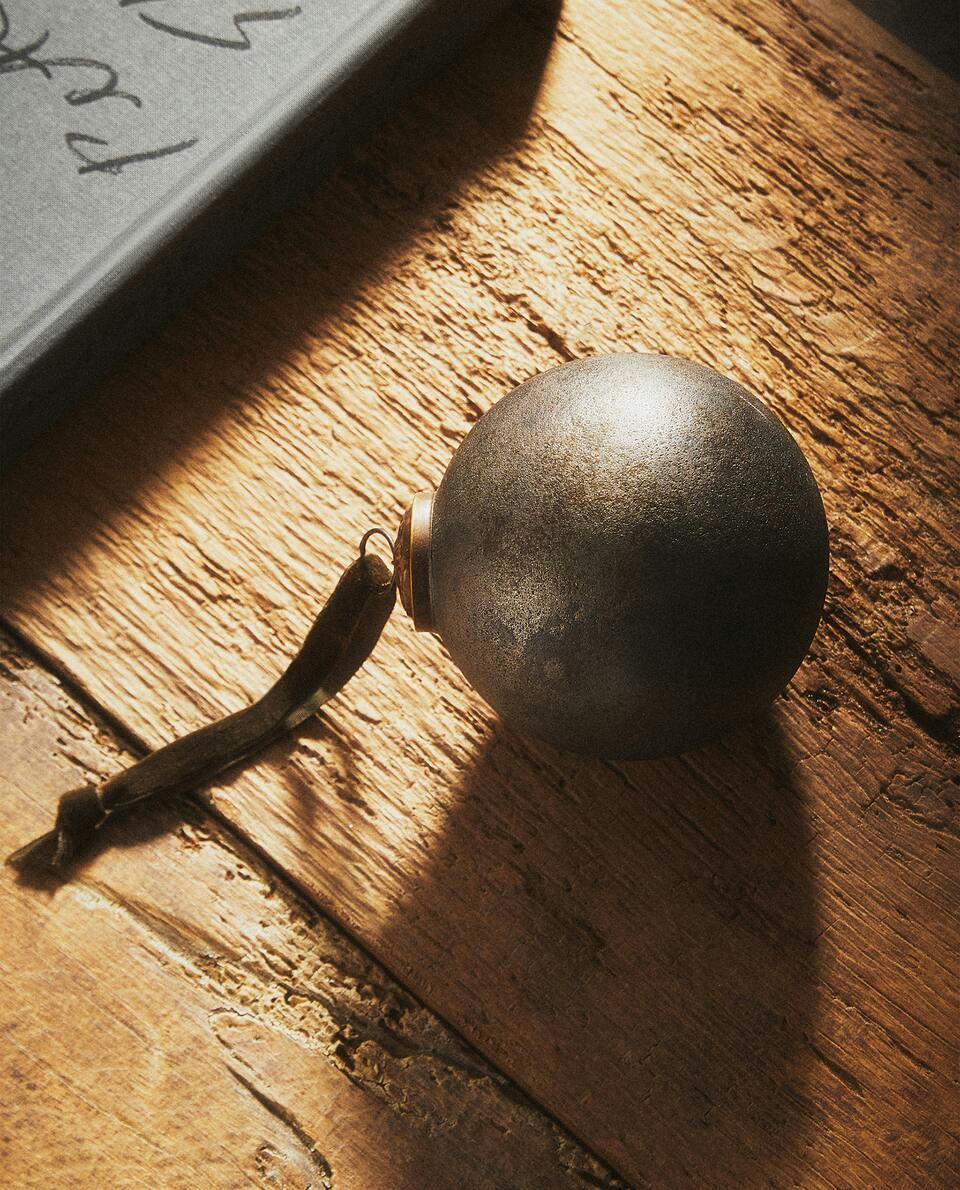 ANTIQUE CHRISTMAS BAUBLE DECORATION