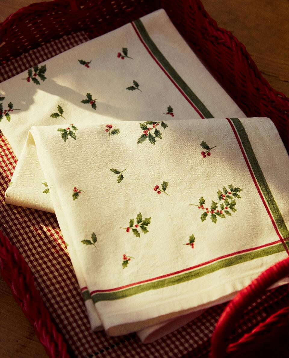 PACK OF COTTON CHRISTMAS HOLLY TEA TOWELS (PACK OF 2)