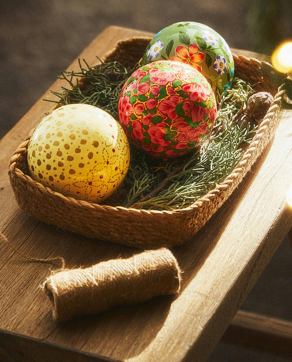 PAINTED CHRISTMAS PAPER BAUBLE DECORATION
