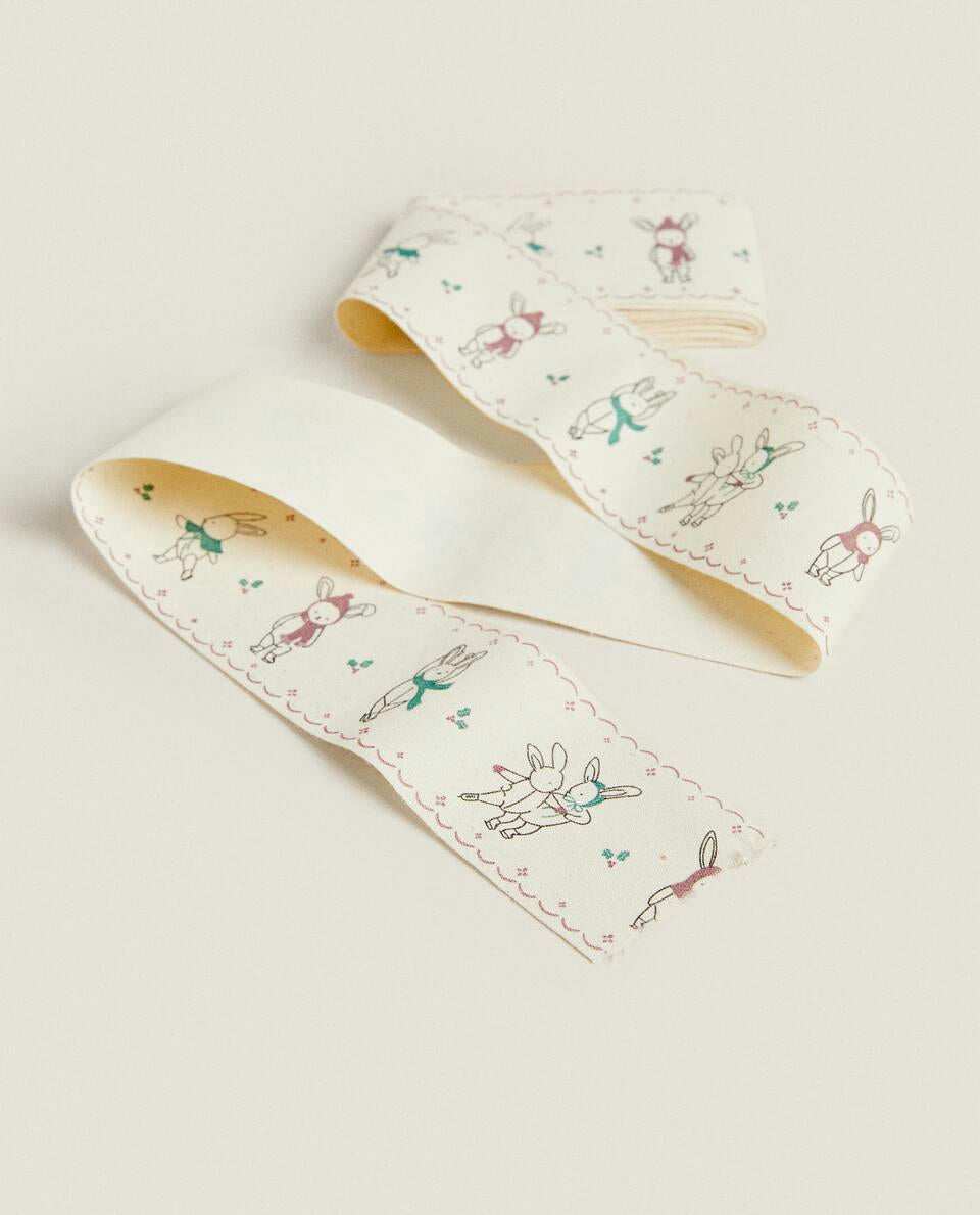 CHILDREN¡¯S WRAPPING PAPER WITH CHRISTMAS BUNNY RABBITS