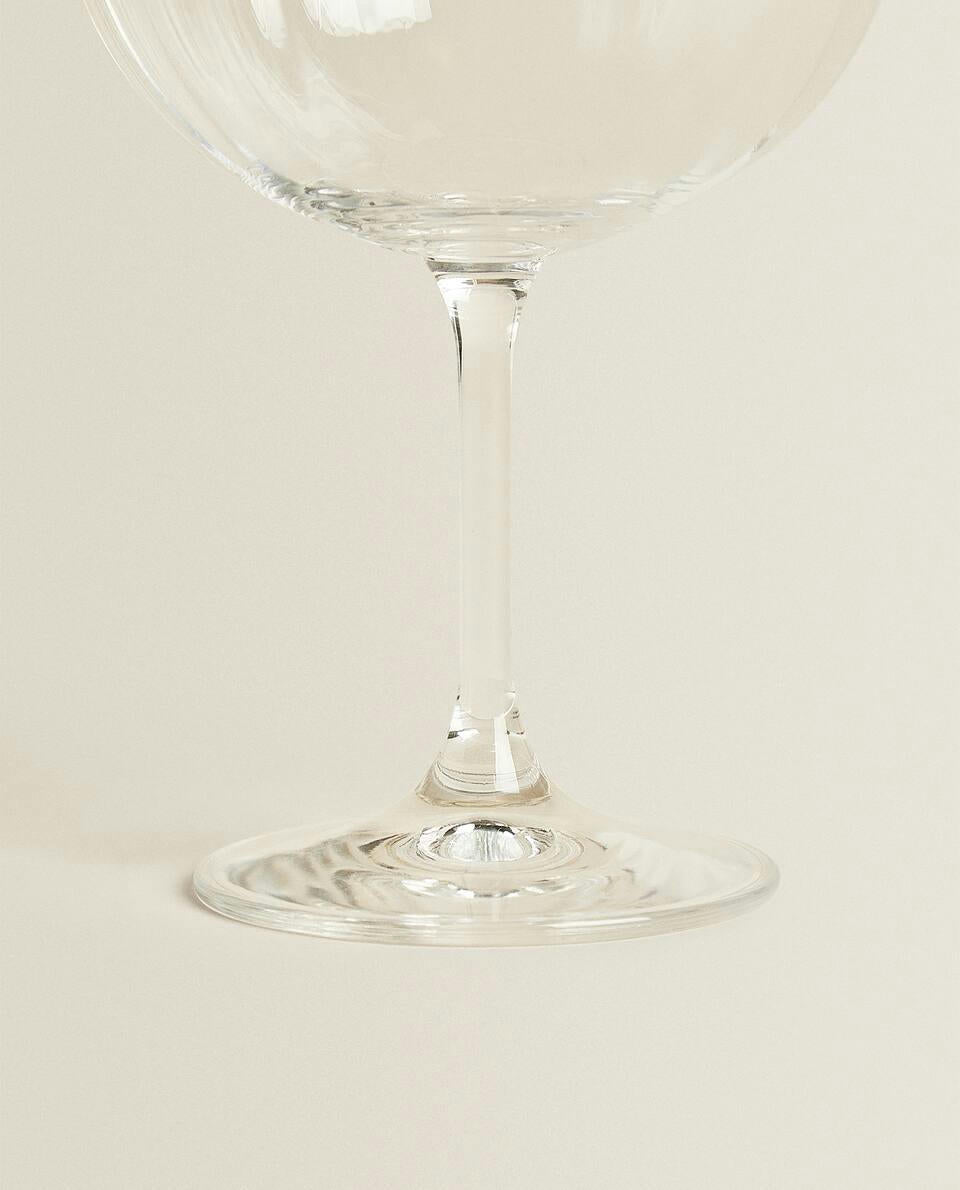 RAISED CRYSTALLINE WINE GLASS
