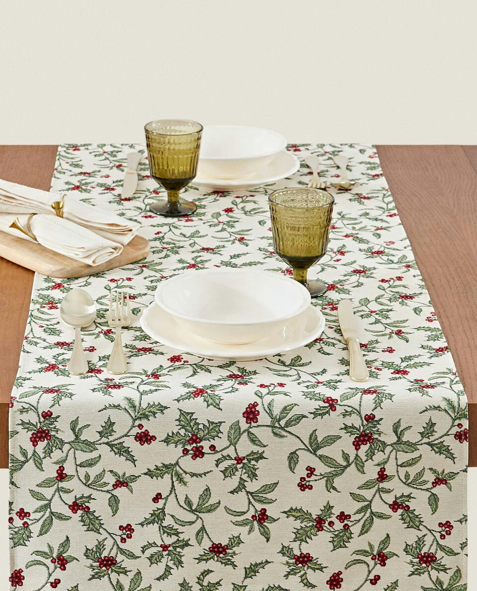 CHRISTMAS HOLLY TABLE RUNNER