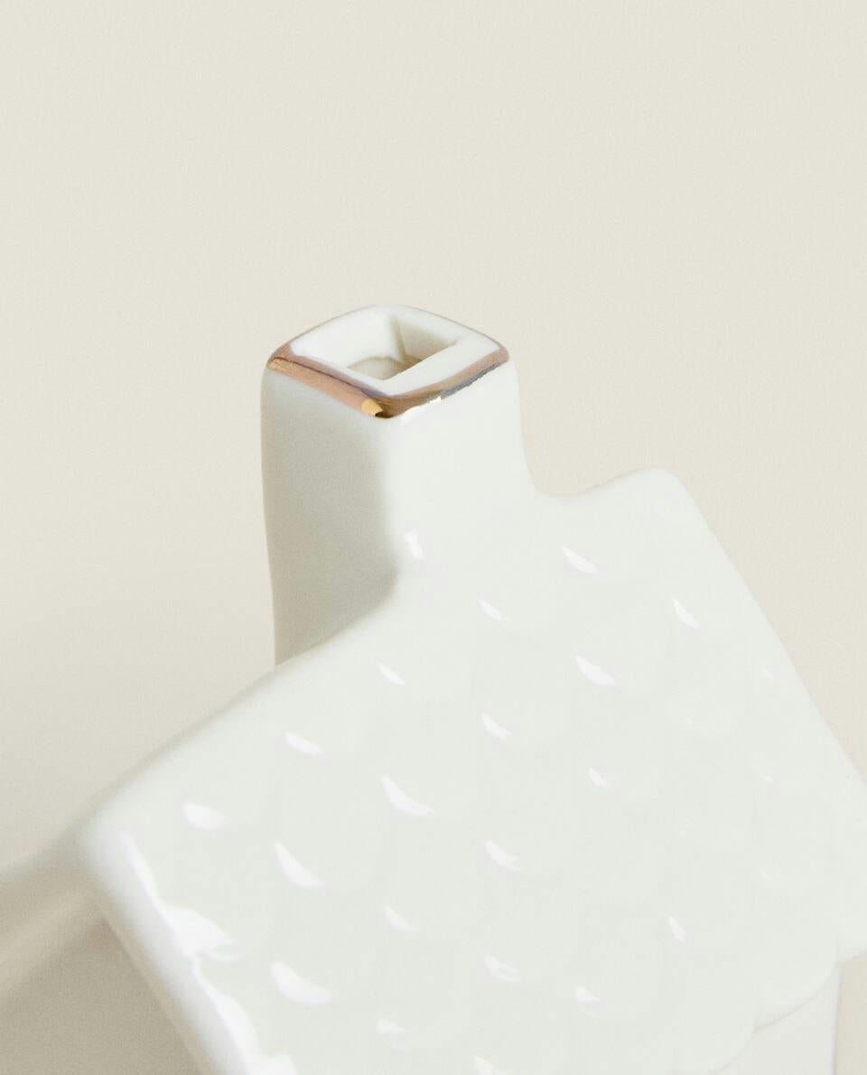 CERAMIC CHRISTMAS HOUSE DECORATION WITH LIGHT