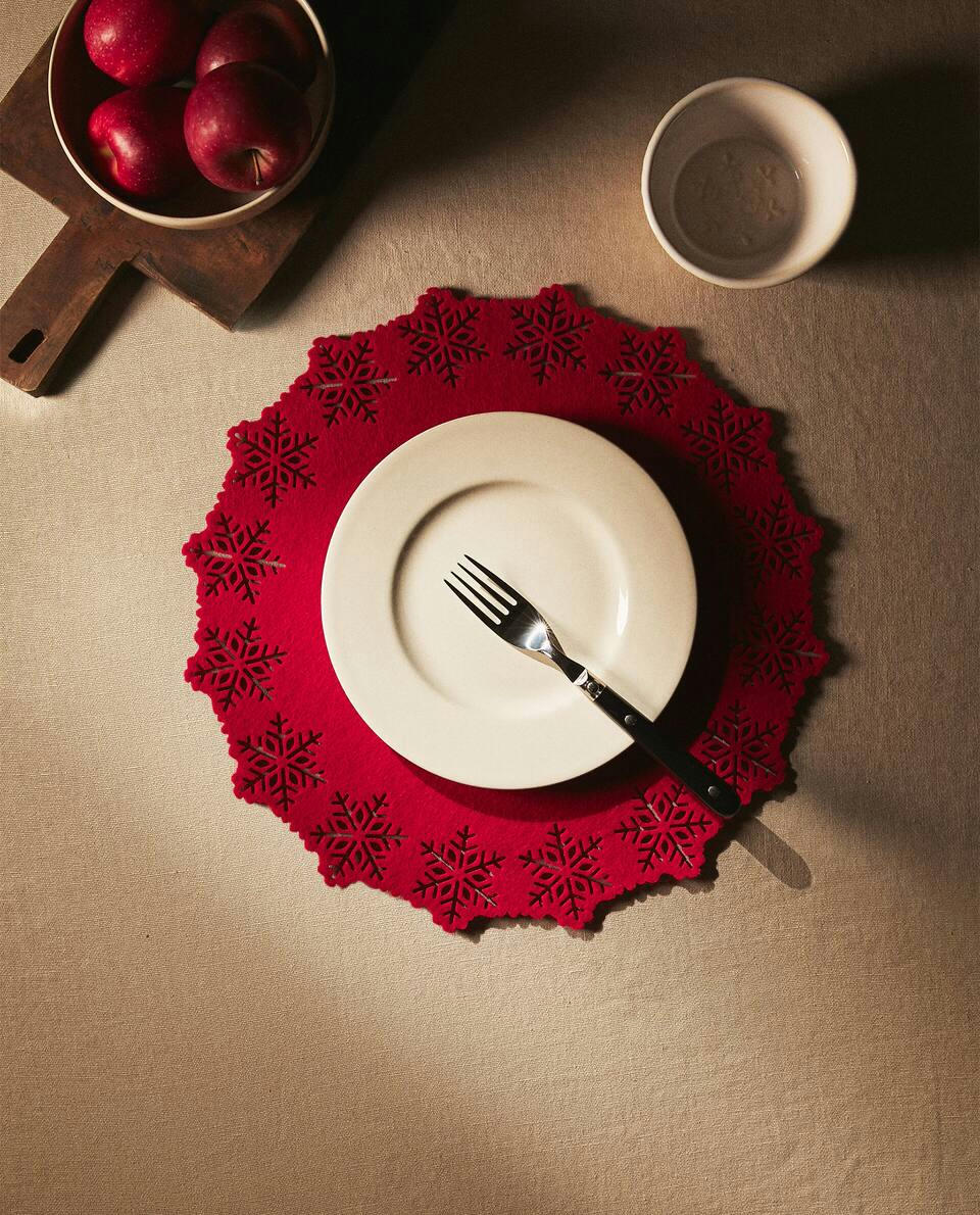 CHRISTMAS SNOWFLAKE FELT PLACEMAT