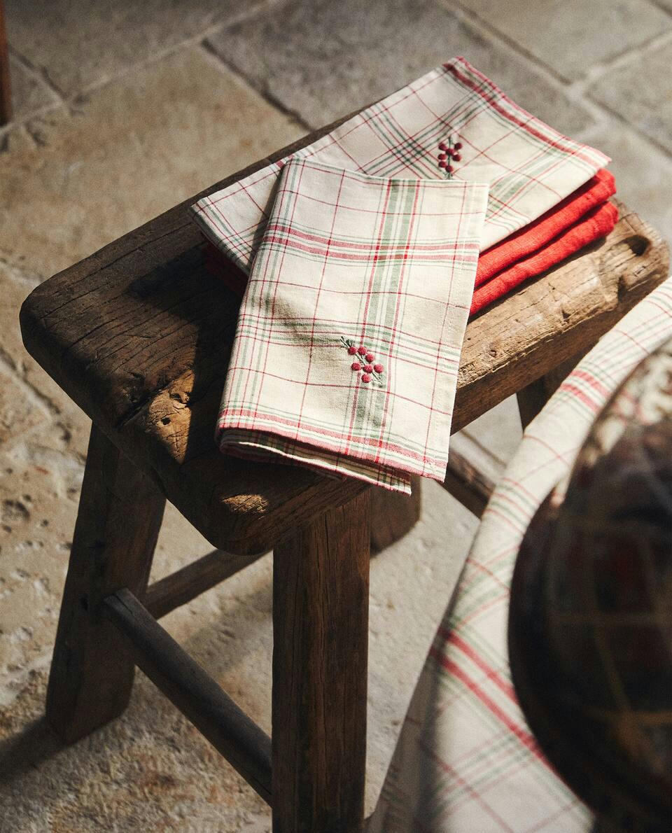 PACK OF CHECK NAPKINS WITH CHRISTMAS STRIPES (PACK OF 2)